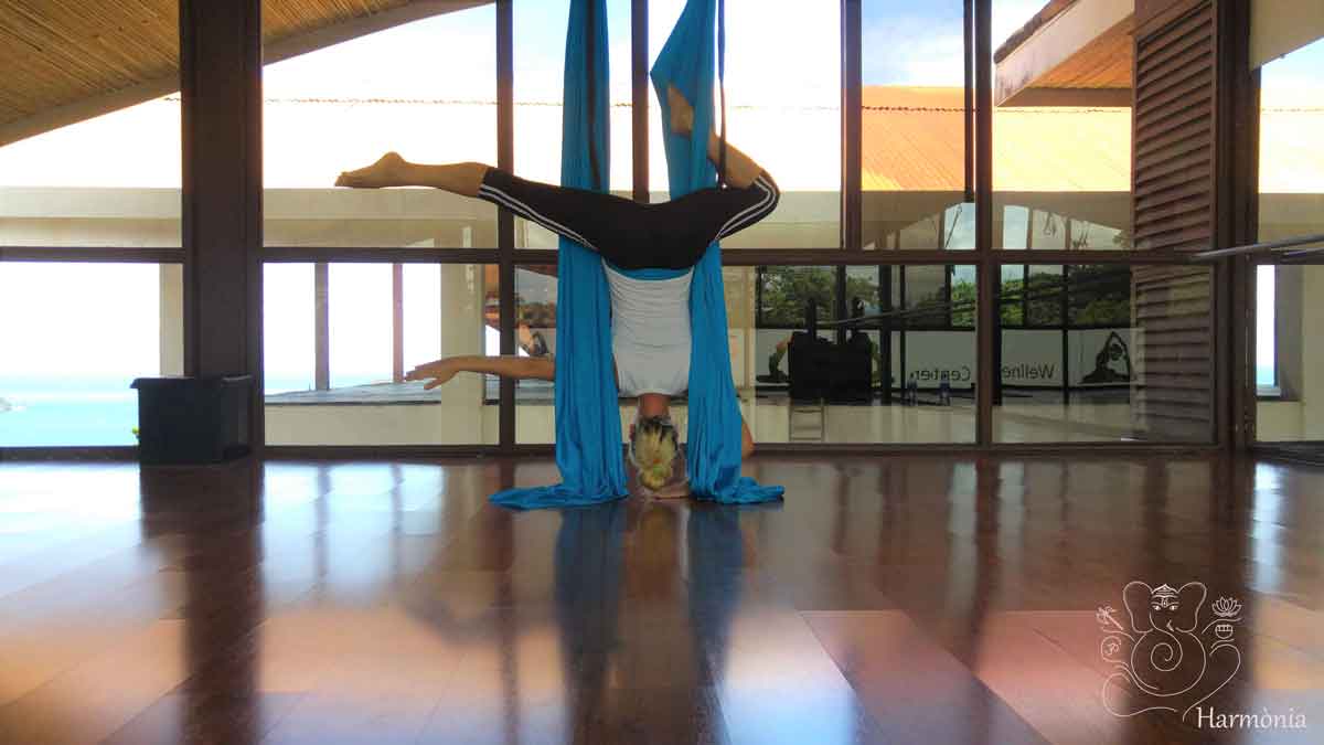 istruttrice pilates; pilates; aerial pilates; esercizio inversione;